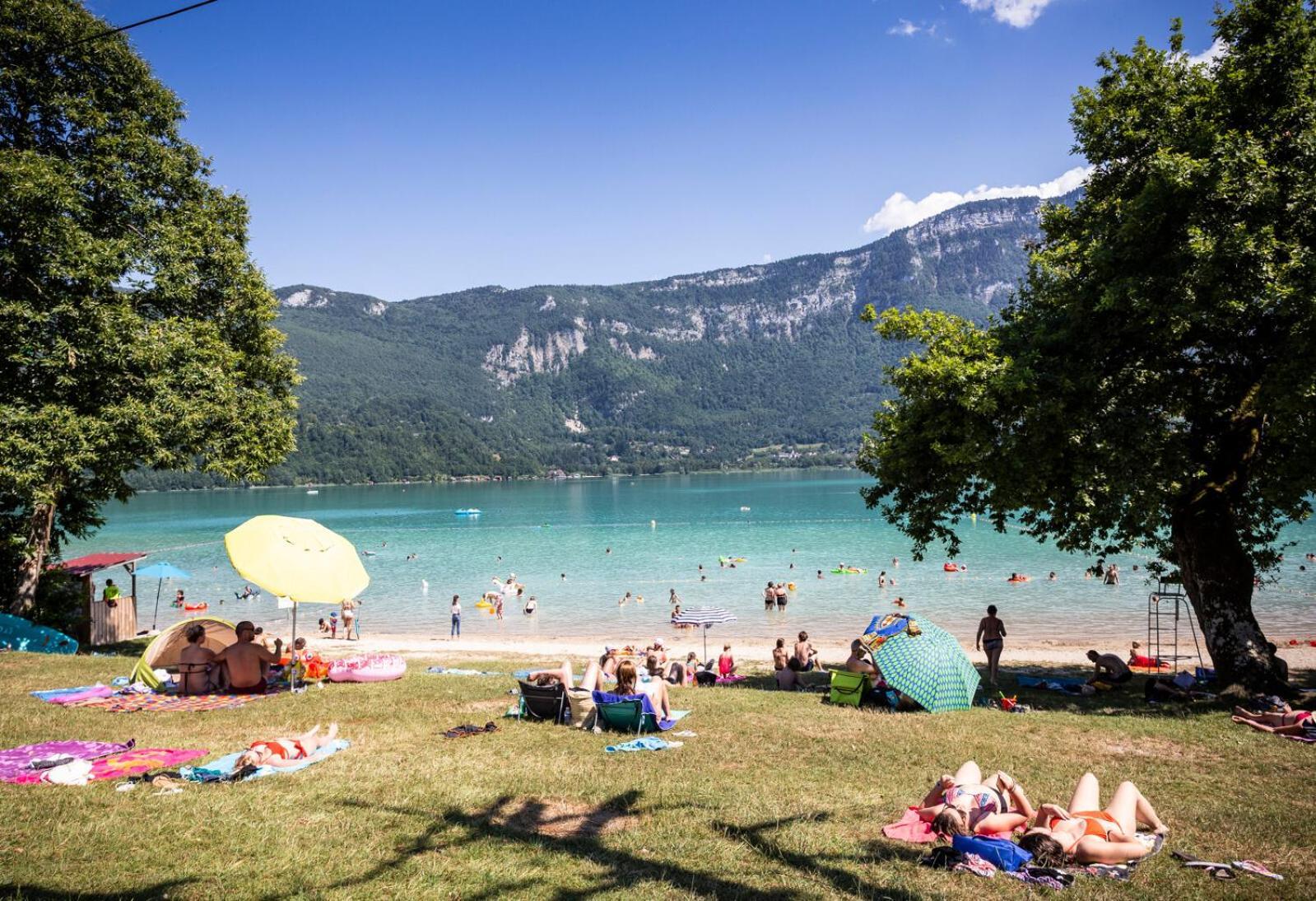 Huttopia Lac D'Aiguebelette Saint-Alban-de-Montbel المظهر الخارجي الصورة